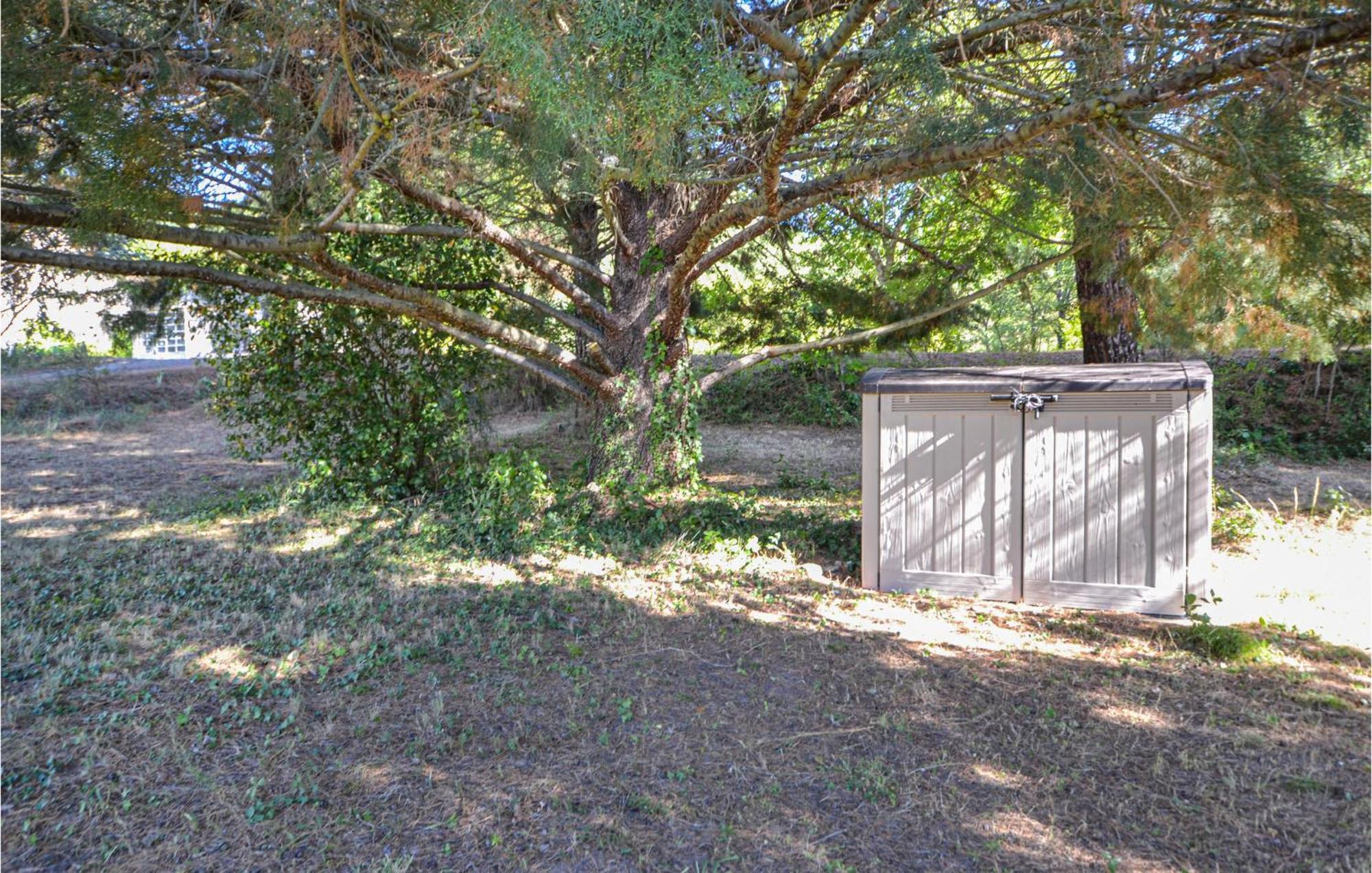 1 Bedroom Pet Friendly Home In Entrechaux Exterior photo
