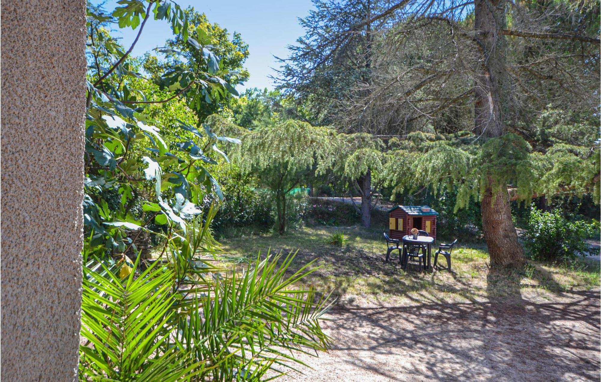 1 Bedroom Pet Friendly Home In Entrechaux Exterior photo
