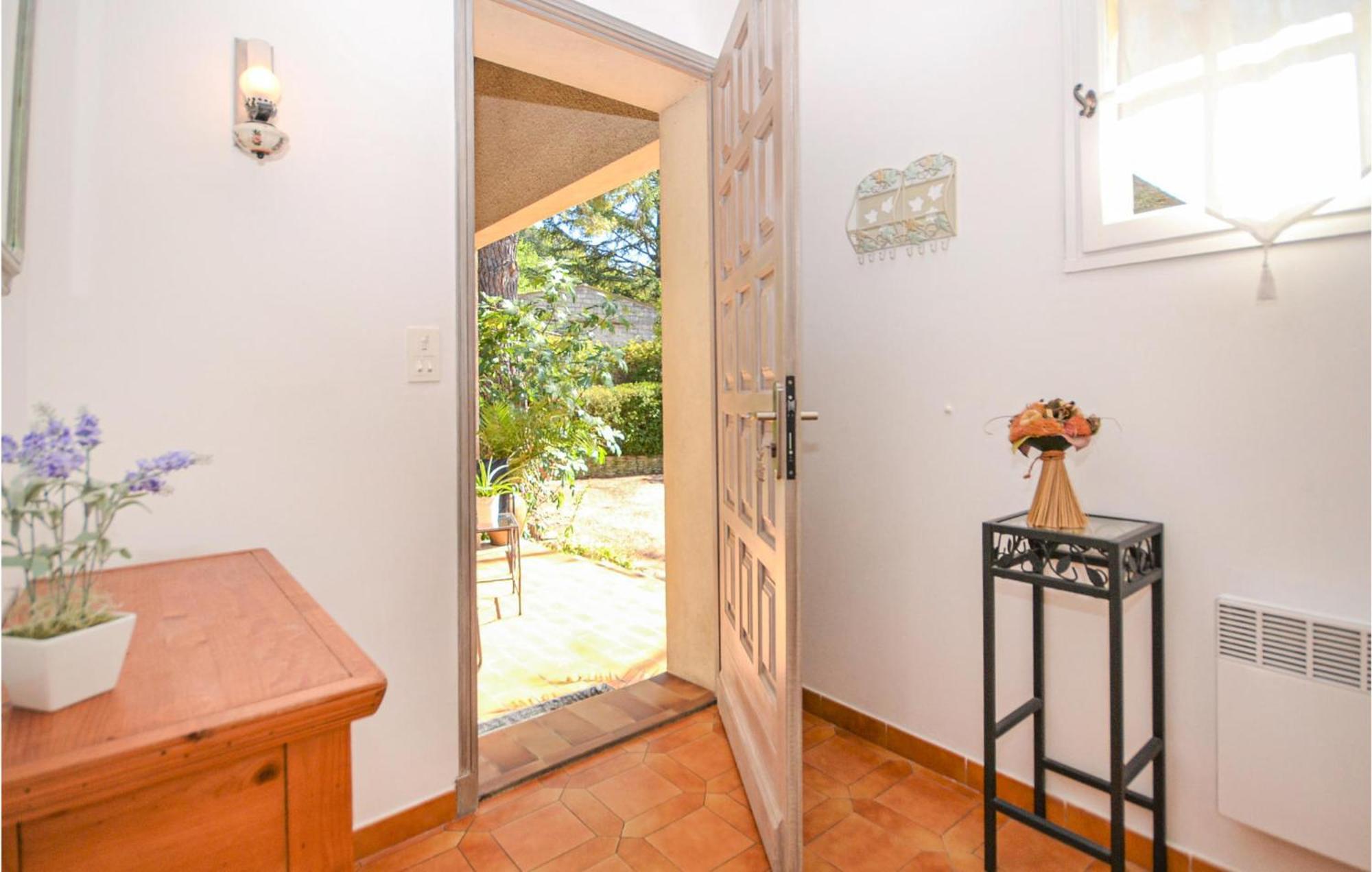 1 Bedroom Pet Friendly Home In Entrechaux Exterior photo