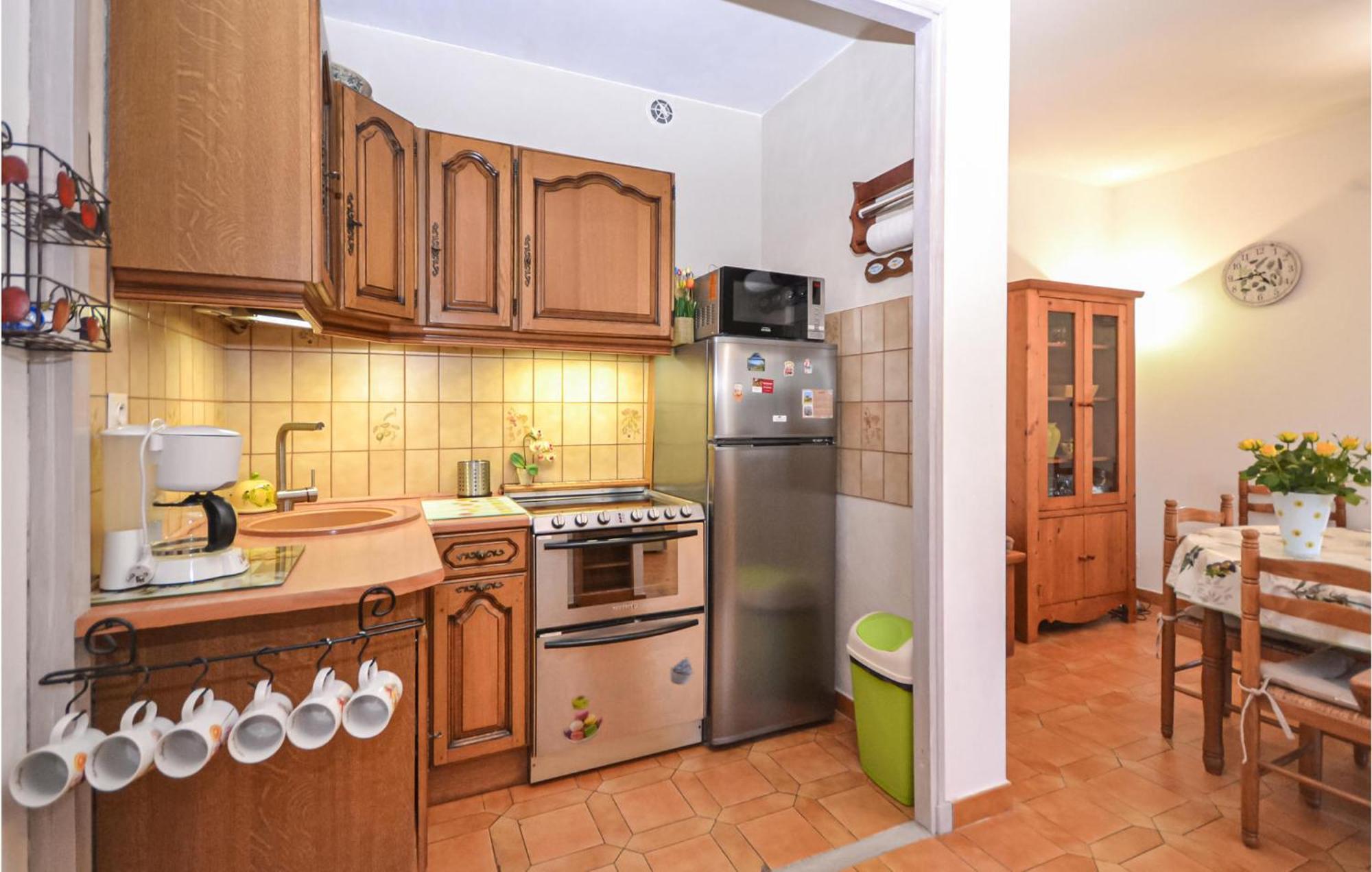 1 Bedroom Pet Friendly Home In Entrechaux Exterior photo